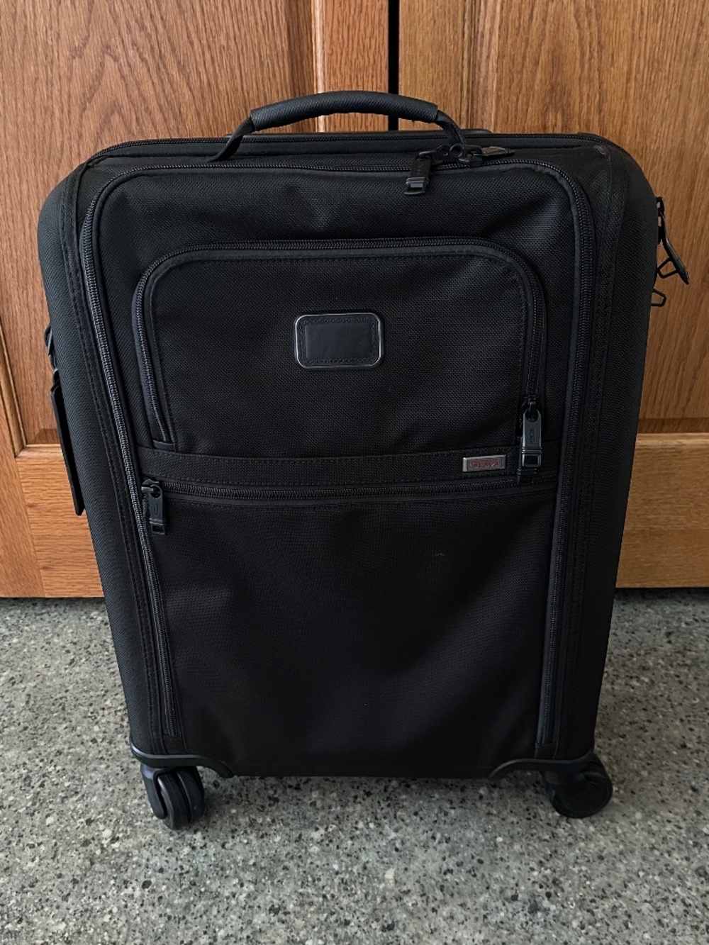 Tumi Alpha 3 International Slim Super Leger Carry-On - 4 Wheel in Black